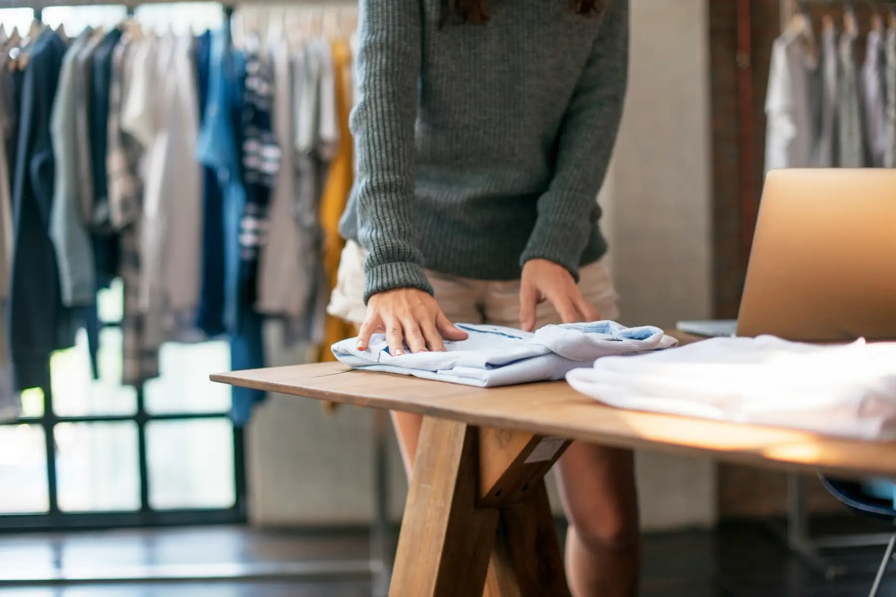 Retail associate training across distributed store locations